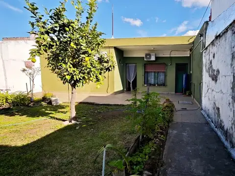PH en Venta 3 Ambientes Lomas del Mirador con Jardín y Parrilla