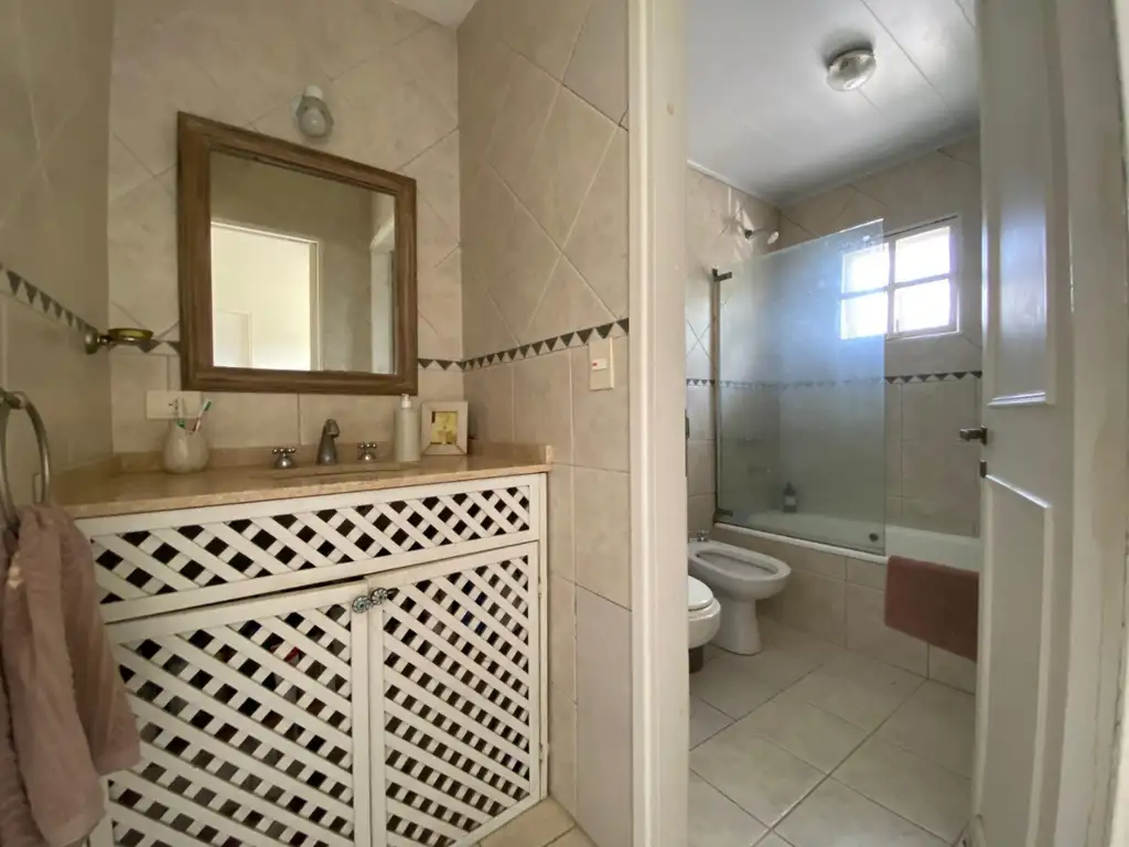 Casa - 140  m² Cubierta | 3 dormitorios | 20 años | 1 baño | 4 ambientes | 1 toilette