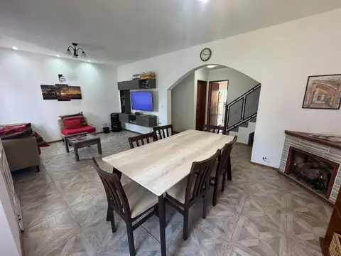 VENTA CASA 5 AMB CON QUINCHO COCHERA - HURLINGHAM