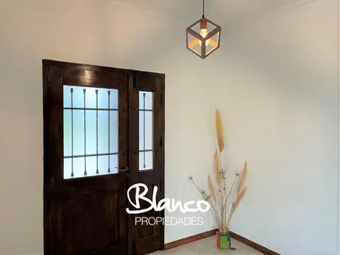 Casa en Alquiler con 2 cocheras