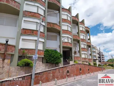 VENTA EN BLOCK DE TRACIONAL EDIFICIO FRENTE AL MAR DE VILLA GESELL.