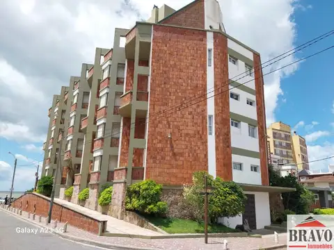 VENTA EN BLOCK DE TRACIONAL EDIFICIO FRENTE AL MAR DE VILLA GESELL.