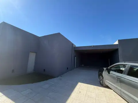 Casa en Alquiler en Roldan, USD 1.900