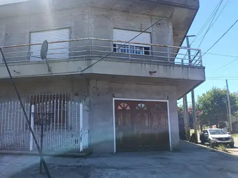 Departamento con ambientes amplios en buena ubicación