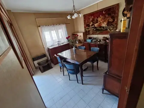 Acha 700, Piso 1