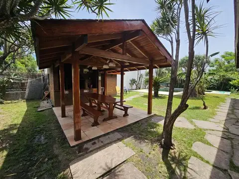 Casa en Venta con 3 cocheras