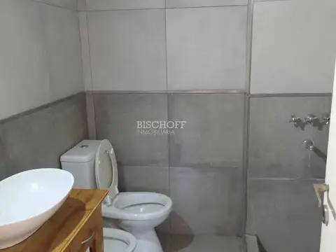 CASA 4 AMBIENTES MAS DEPARTAMENTO 2 AMBIENTES.