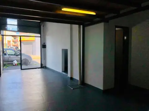 Local ante esquina Mosconi - zona plaza del cañón