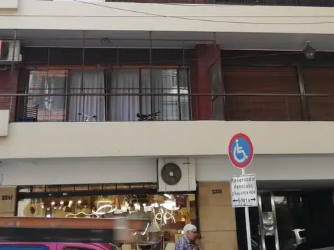 Cnel R L Falcon 2300, Piso 1