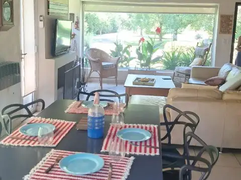 Casa 3 ambientes con 2 baños