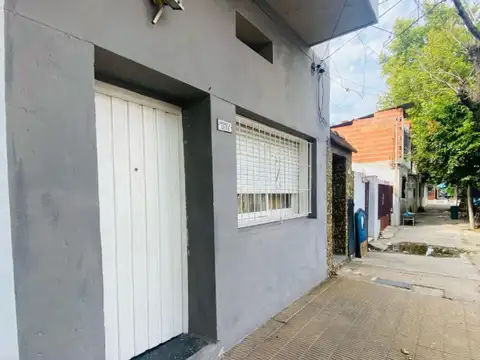 Ph 2 ambientes al frente con Patio en Centro Caseros