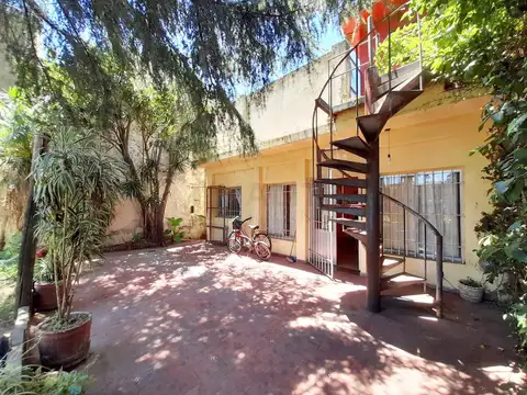 Venta Casa Lote Propio 2 Plantas - con patio y pileta