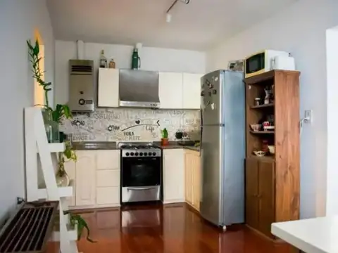 En VENTA casa de pasillo con patio. No ph.