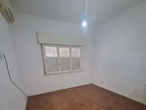 Hermosa Casa En Venta S/lote Propio-3 Ambientes C/cochera, parrilla, terraza y espacioso fondo.