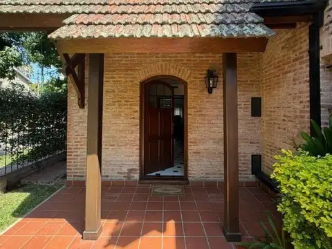 Casa 6 ambientes con 5 baños