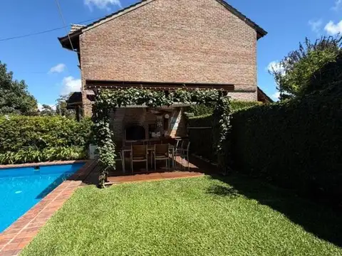 Casa en Venta con 4 cocheras