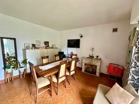 Casa en Venta con 3 cocheras