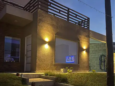 Casa en venta - 4 Dormitorios 2 Baños - Cocheras - 160Mts2 - Entre Ríos