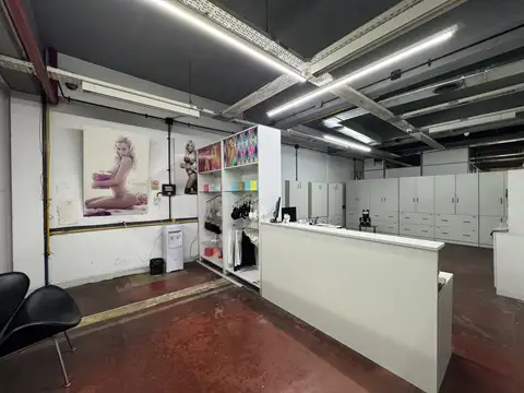 Venta/Alquiler  de Local Comercial e Industrial de Gran Escala en Constitución, Capital Federal