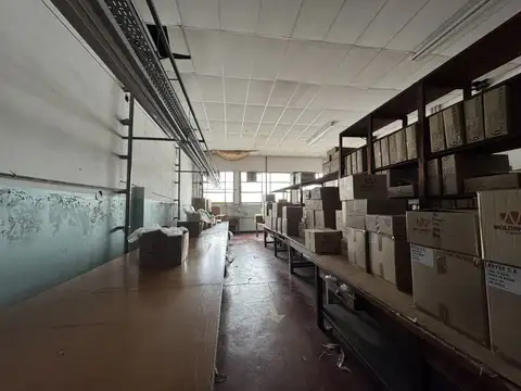 Venta/Alquiler  de Local Comercial e Industrial de Gran Escala en Constitución, Capital Federal