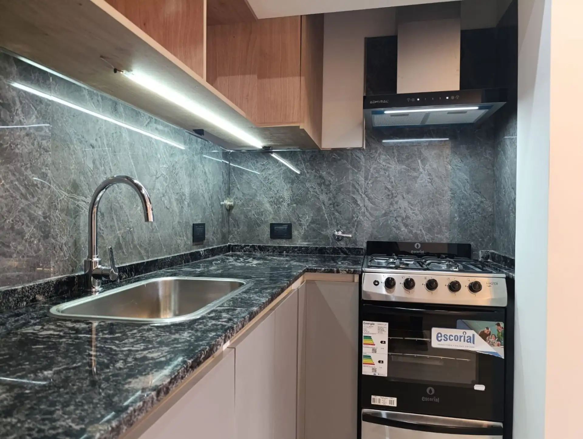 PH en venta 1 ambiente con dependencia reciclado - Parque Luro