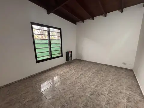 Casa 5 ambientes con 1 baño