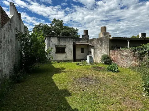 Casa 2 ambientes con 1 baño