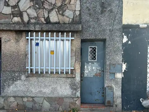 Venta casa de pasillo 2 dormitorios