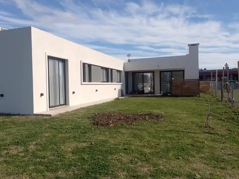 Casa en Venta en Pilar Del Este - Santa Elisa, USD 190.000