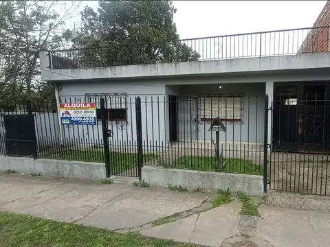 Casa en Alquiler en Adrogue, $ 800.000
