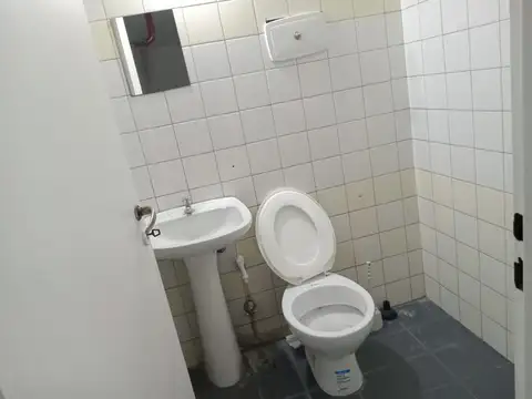 Av Hipólito Yrigoyen 2900