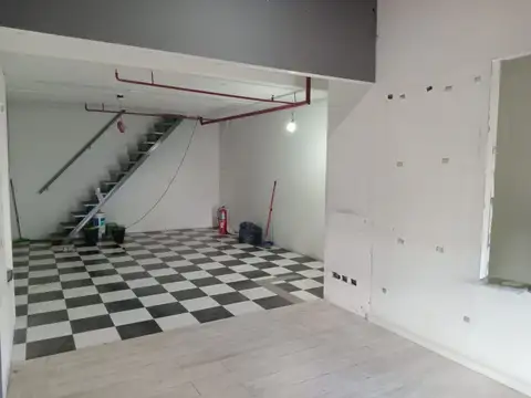 Av Hipólito Yrigoyen 2900