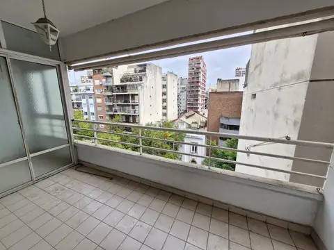 3 AMBIENTES CON AMPLIO BALCON Y COCHERA