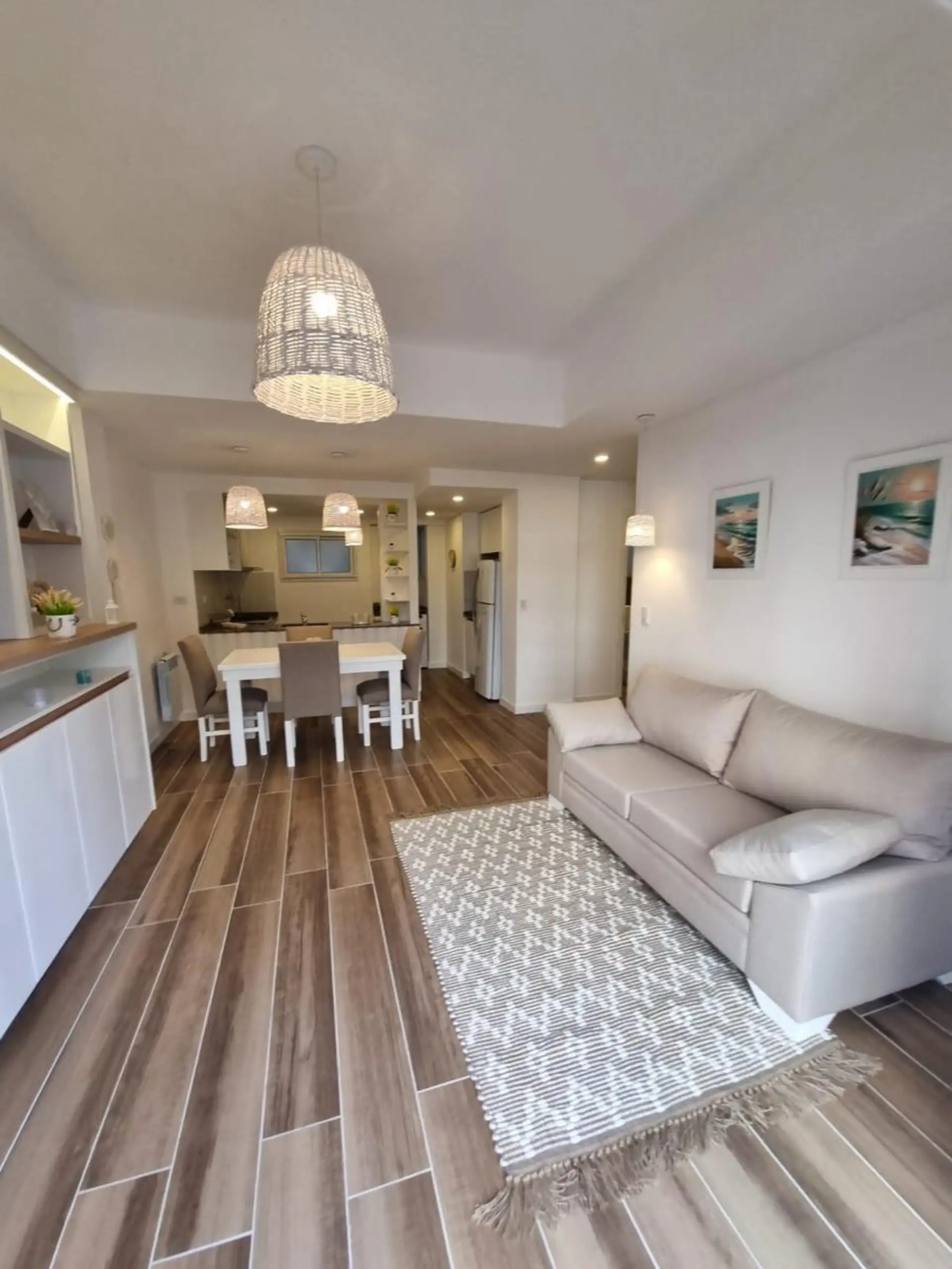 3 ambientes con balcón con dos baños completo sobre Colón