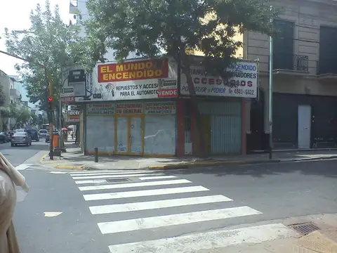 DUEÑO VENDE Local en venta en ALBERTI Y MEXICO en esquina. Excelente ubicacion