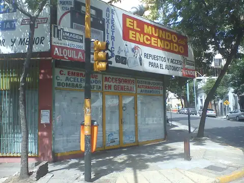 DUEÑO VENDE Local en venta en ALBERTI Y MEXICO en esquina. Excelente ubicacion