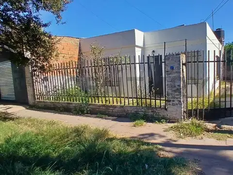 Venta Casa de 2 Dormitorios con jardín en Villa Diego