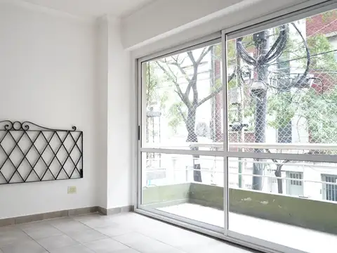 Departamento Dos Ambientes Al Frente en Venta en Flores