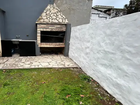 Depto Tipo Casa 3 ambientes con 2 baños