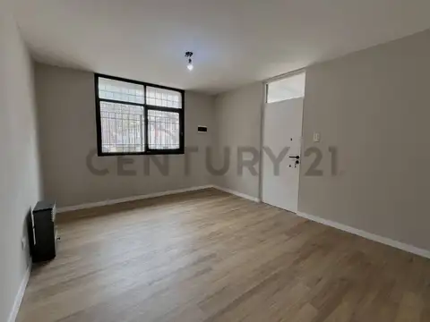 Casa 6 ambientes con 2 baños