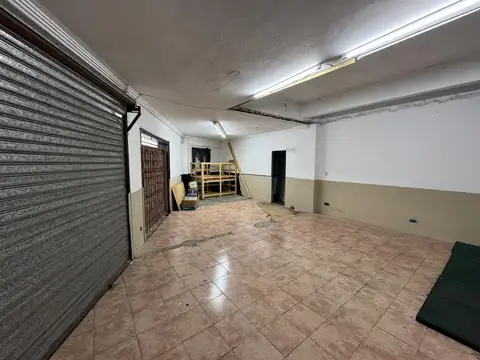 Local en alquiler apto cochera o deposito Castelar Norte