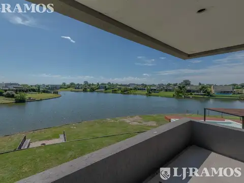 Casa en San Sebastián sobre hermosa Bahía a la laguna en Área 1 MB