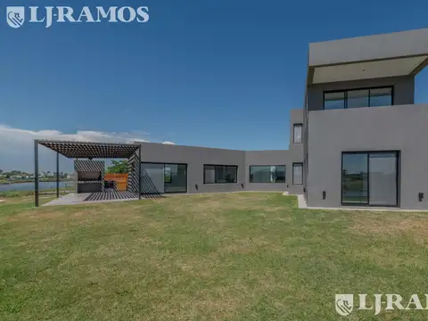 Casa 5 ambientes con 2 baños