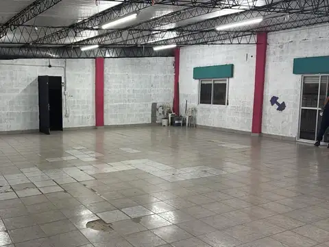Local de 144 m2 en Lanús Este! Ideal para gimnasio!
