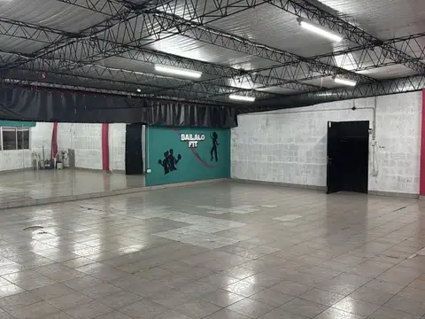 Local de 144 m2 en Lanús Este! Ideal para gimnasio!