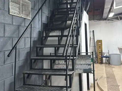 Local de 144 m2 en Lanús Este! Ideal para gimnasio!