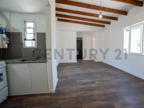 PH en VENTA en LA PLATA -  2° piso por escalera – 2 dormitorios con patio