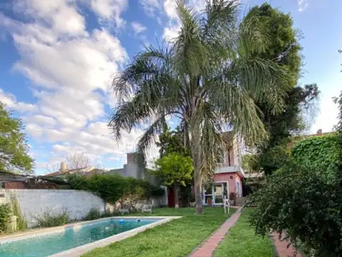 Casa en Venta con 3 cocheras