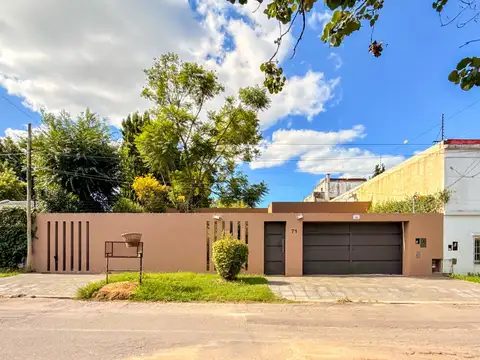 Venta de Casa de 3 Dormitorios en City Bell, La Plata