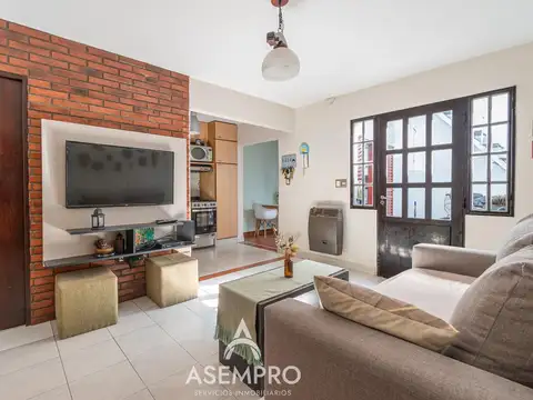 Depto Tipo Casa 4 ambientes con 2 baños